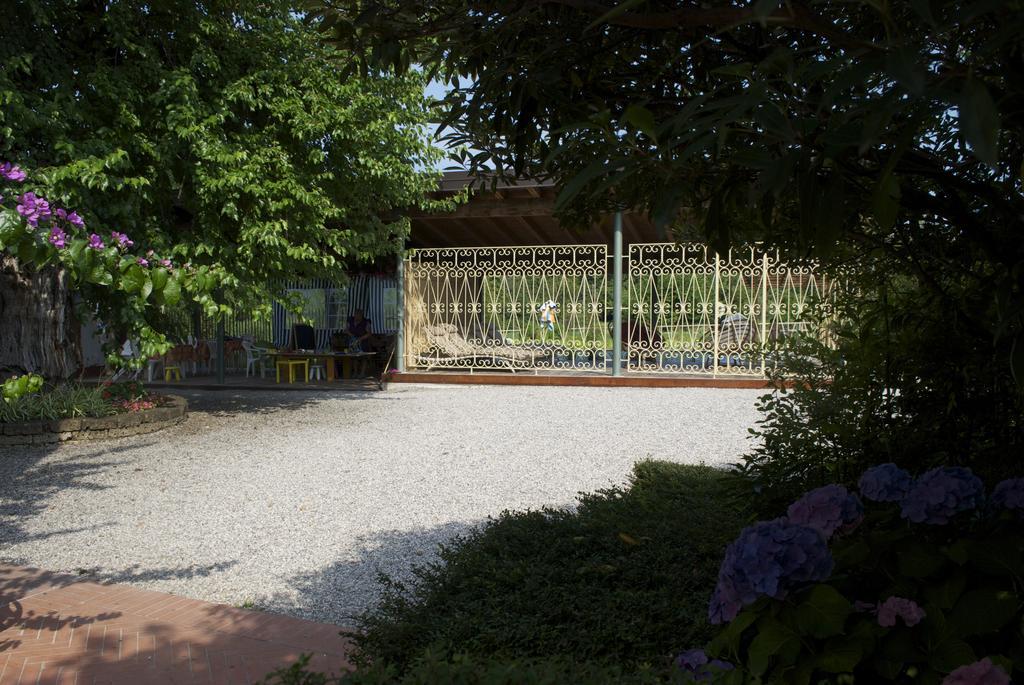 Agriturismo La Breda Guest House San Felice del Benaco Eksteriør bilde